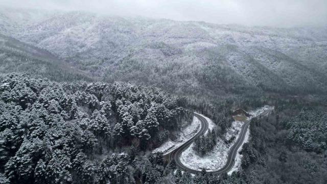 Kazdağları beyaza b&uuml;r&uuml;nd&uuml;, manzara nefes kesti 4