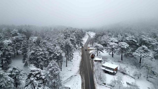 Kazdağları beyaza b&uuml;r&uuml;nd&uuml;, manzara nefes kesti 2