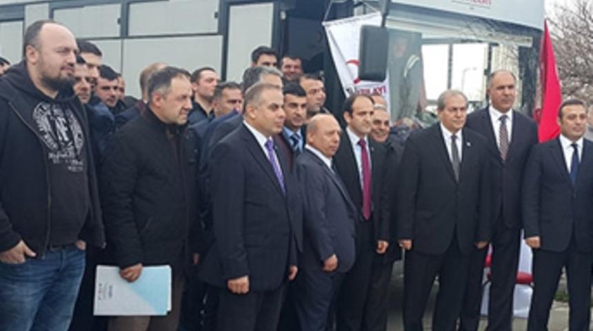 Gümrükçüler lokma dağıtıp kan bağışında bulundular