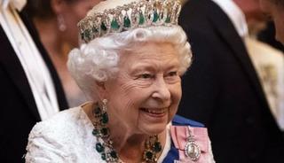 Pop&uuml;ler Netflix dizisi krali&ccedil;eyi kızdırdı! O ismi saraya sokmadı