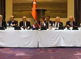 Davutoğlu, Türkiye'ye yatırım çağrısında bulundu