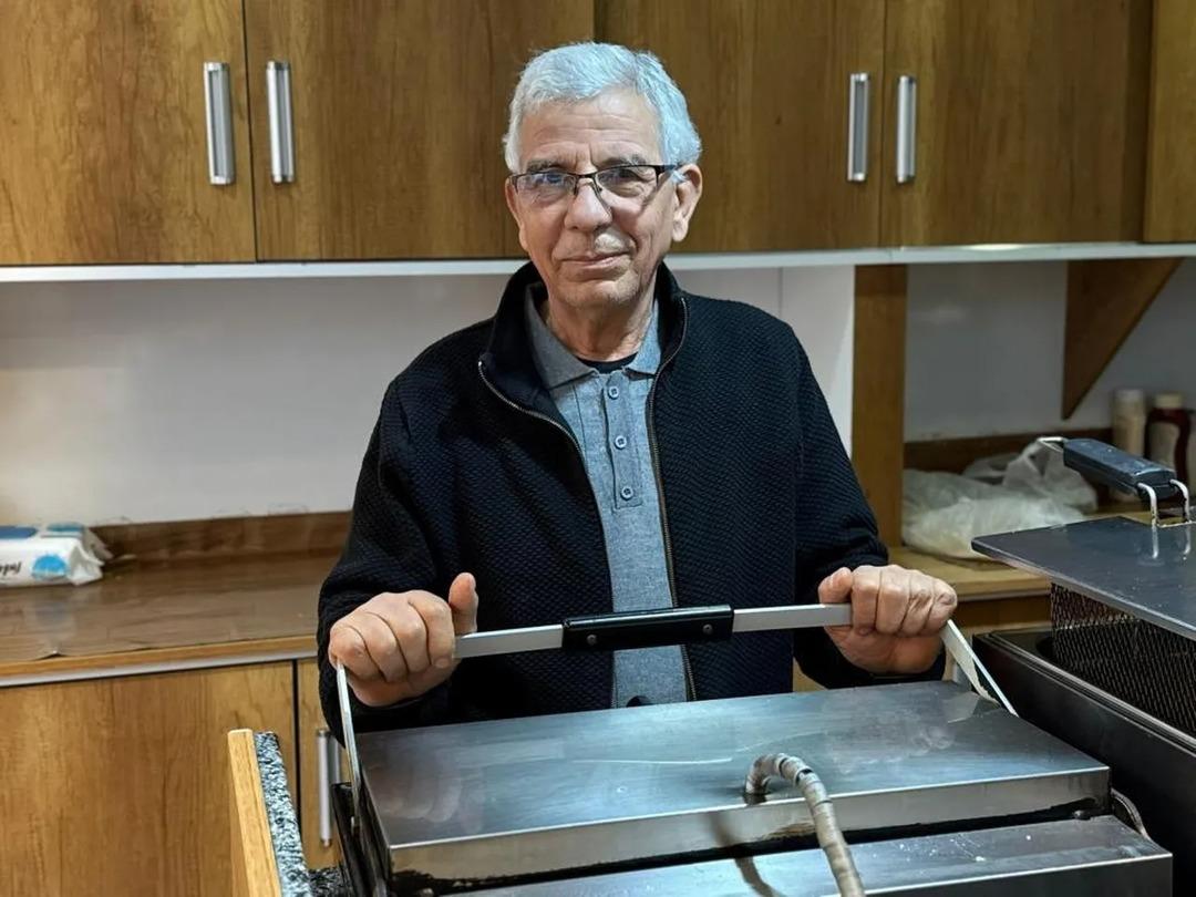 Bu tost&ccedil;uyu g&ouml;renler &uuml;nl&uuml; belediye başkanına benzetiyor! 1