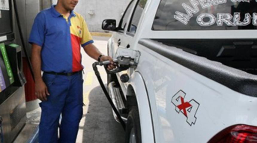 20 yıl sonra benzine zam yaptı