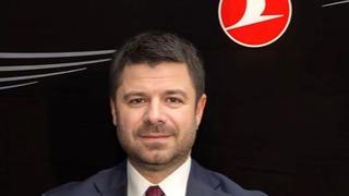 THY İletişim Başkanı Yahya Üstün 10 yılı geride bıraktı... Rozetini Türk Hava Yolları 2026 Antalya Zirvesi'nde aldı