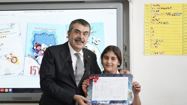 Milli Bakanı Yusuf Tekin'den 'karne' açıklaması! 'Atatürk karnelerden kaldırıldı' iddiasına yanıt verdi