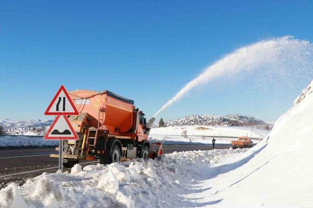 Konya&rsquo;nın &ccedil;atısında kar yağışı y&uuml;zleri g&uuml;ld&uuml;rd&uuml; 5