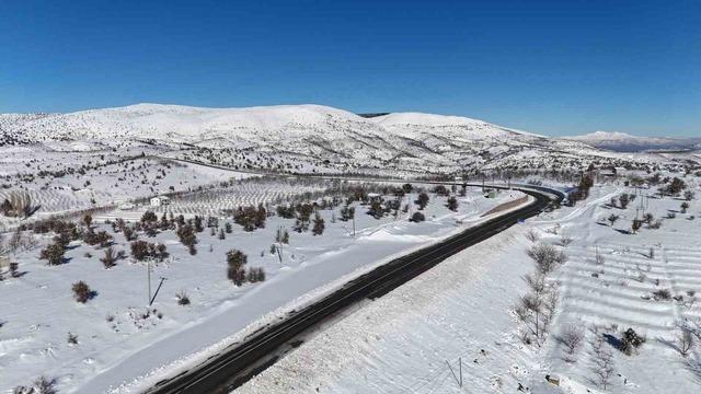 Konya&rsquo;nın &ccedil;atısında kar yağışı y&uuml;zleri g&uuml;ld&uuml;rd&uuml; 3