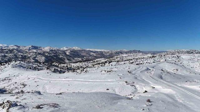 Konya&rsquo;nın &ccedil;atısında kar yağışı y&uuml;zleri g&uuml;ld&uuml;rd&uuml; 2