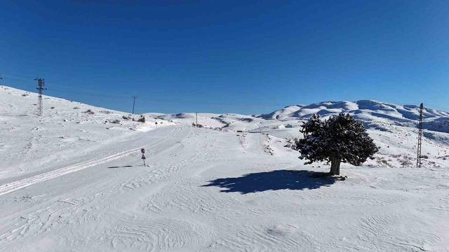 Konya&rsquo;nın &ccedil;atısında kar yağışı y&uuml;zleri g&uuml;ld&uuml;rd&uuml; 1