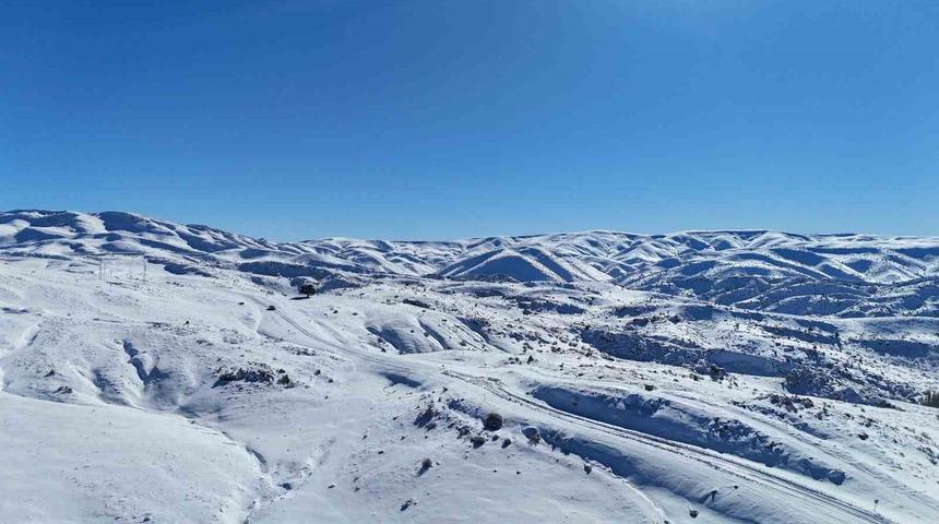 Konya&rsquo;nın &ccedil;atısında kar yağışı y&uuml;zleri g&uuml;ld&uuml;rd&uuml;