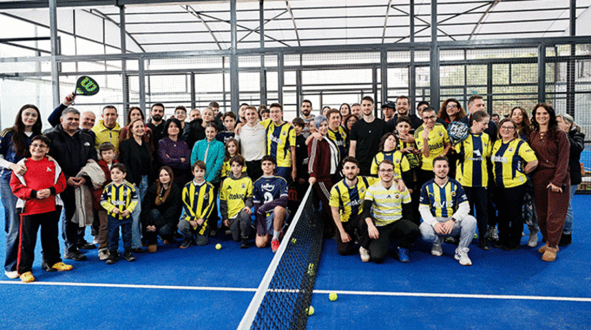 Kerem Akt&uuml;rkoğlu ve İsmail Y&uuml;ksek, otizm farkındalık etkinliğine katıldı