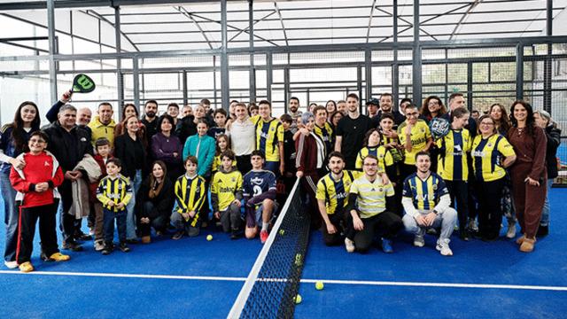 Kerem Aktürkoğlu ve İsmail Yüksek, otizm farkındalık etkinliğine katıldı