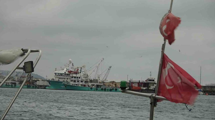 T&uuml;rkiye&rsquo;yi terk eden hamsinin yolu g&ouml;zleniyor