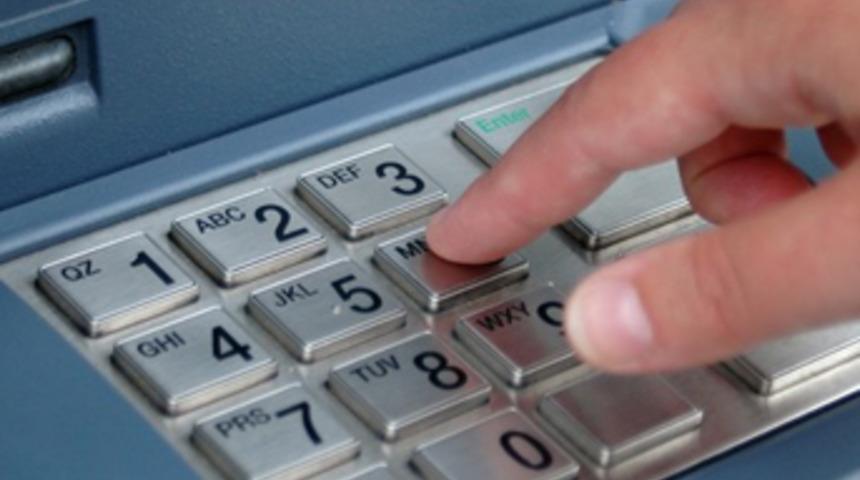 ATM'den para çekerken aman dikkat!