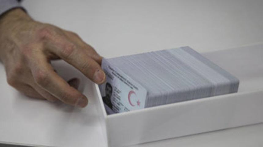 Yeni kimlik kartları bugün dağıtılıyor