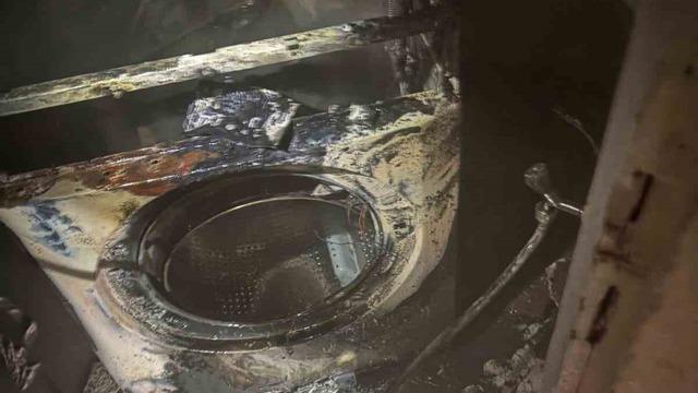 Çamaşır makinesi evi küle çevirdi