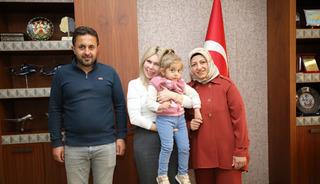 T&uuml;rkiye&rsquo;nin ikinci rahim nakliyle doğan bebeği kimdir?