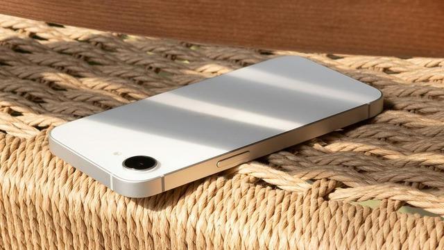 Ucuz iPhone'dan kötü haber: iPhone 17e'nin tasarımı değişiyor ama o eski özellik hâlâ duruyor!