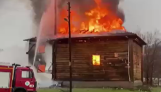 Karab&uuml;k&rsquo;te 450 yıllık ahşap cami yandı