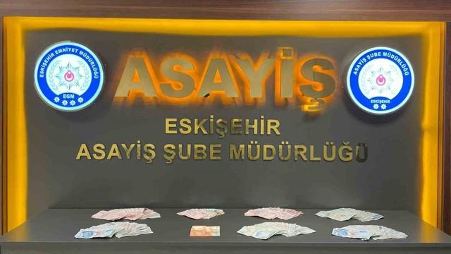 Vatandaşın 508 bin TL’lik ziynet eşyasını dolandıran şüpheli, Eskişehir girişinde yakalandı