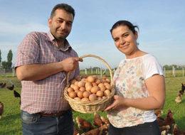 2 kardeş 3 tavukla girdiği işte markalaştı