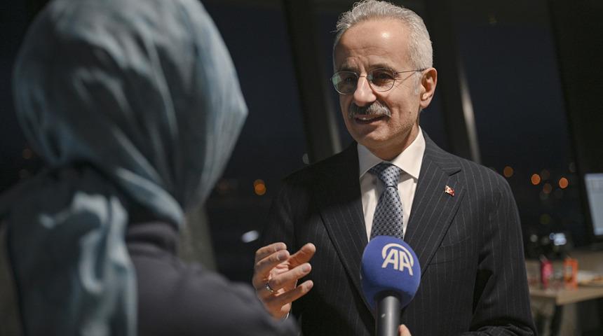 Canlı yayında rahatsızlanmıştı! Bakan Uraloğlu'ndan a&ccedil;ıklama: "Tansiyon d&uuml;ş&uuml;kl&uuml;ğ&uuml;ym&uuml;ş"