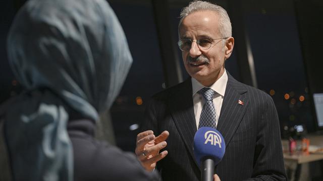 Canlı yayında rahatsızlanmıştı! Bakan Uraloğlu'ndan açıklama: Tansiyon düşüklüğüymüş