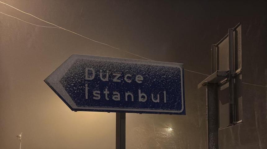 Bolu Dağı ge&ccedil;işinde kar yağışı başladı