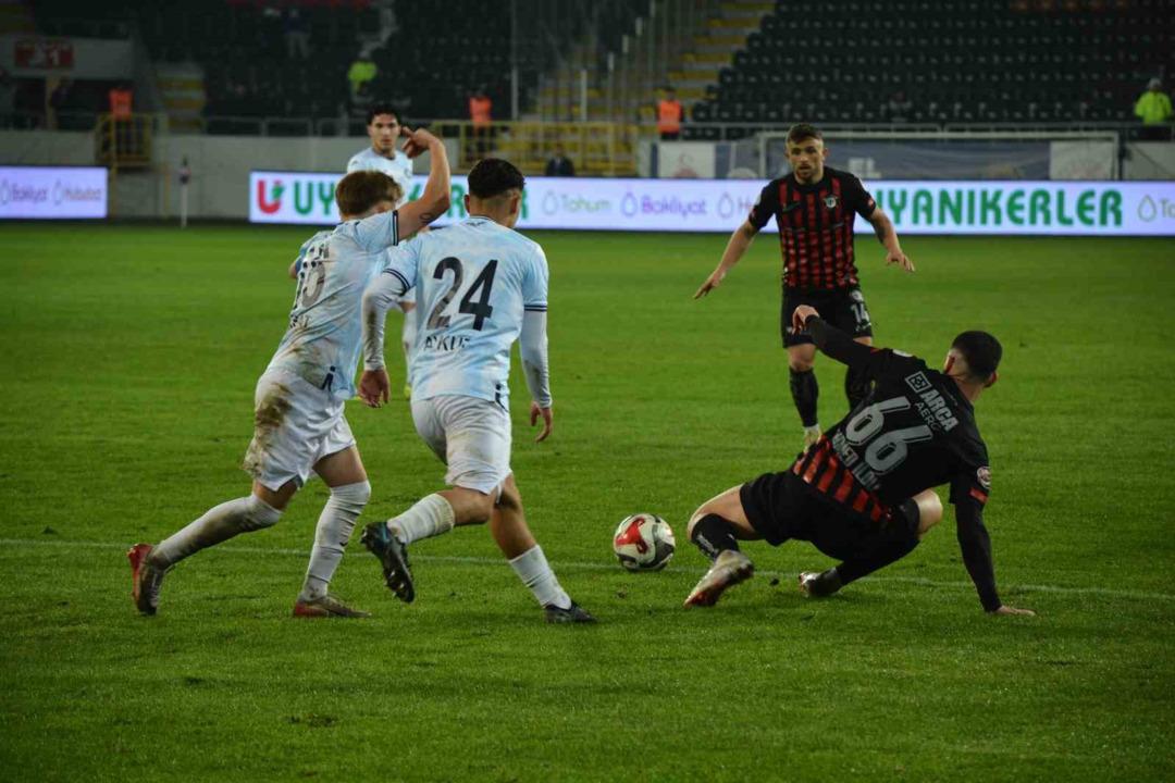 &Ccedil;orum FK Trendyol 1. Lig de Adana Demirspor u 4-1 ile ge&ccedil;ti! 1