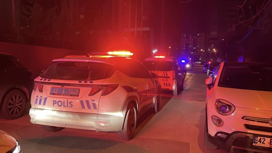 Konya da dehşet gecesi: Kız kardeşini &ouml;ld&uuml;rd&uuml;, annesini ağır yaralayıp intihar etti 2