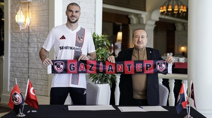 Gaziantep FK transferi resmen a&ccedil;ıkladı! Nihad Mujaki'e imzayı attırdı