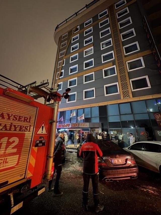 Otel bodrumunda &ccedil;ıkan yangın paniğe neden oldu 5