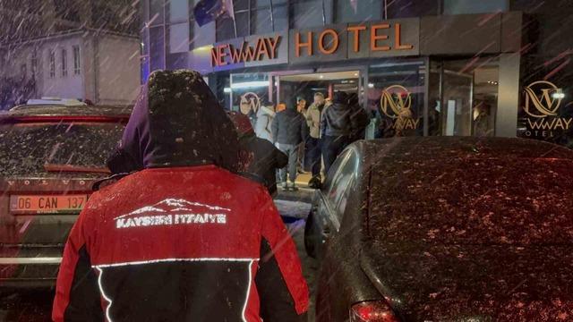 Otel bodrumunda &ccedil;ıkan yangın paniğe neden oldu 1