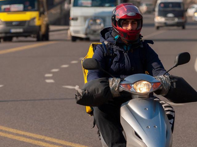 Sipariş verirken iki kere d&uuml;ş&uuml;n&uuml;n! Kuryeler 3 g&uuml;n boyunca kontak kapatıyor