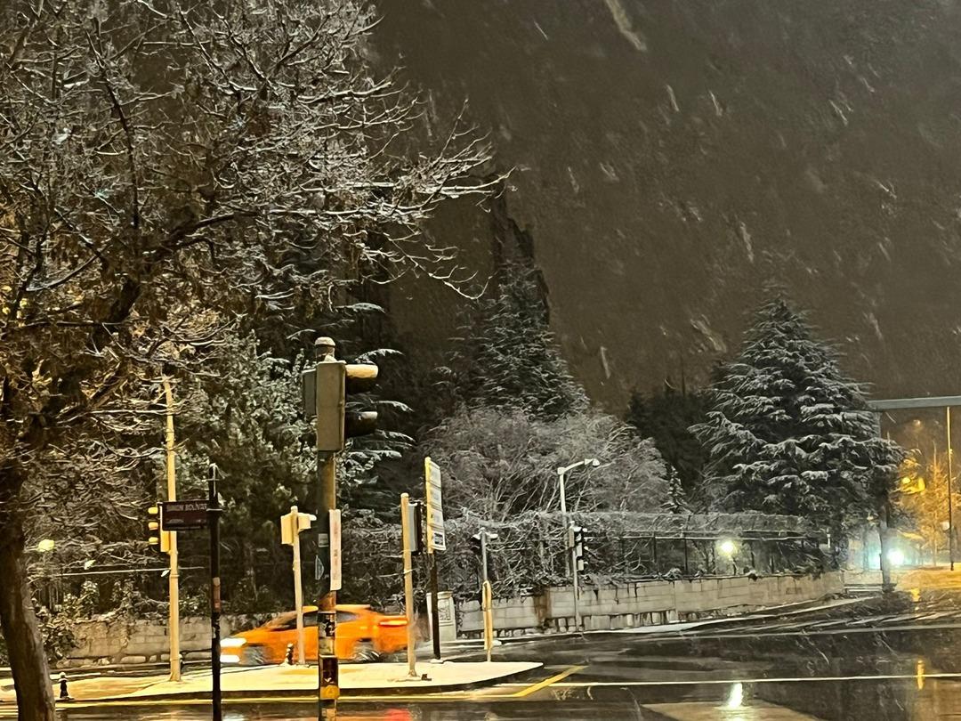 İstanbul da kar yağışı başladı! AKOM ve valilik peş peşe uyardı: "Kar sağanağı g&ouml;r&uuml;lebilir"   8