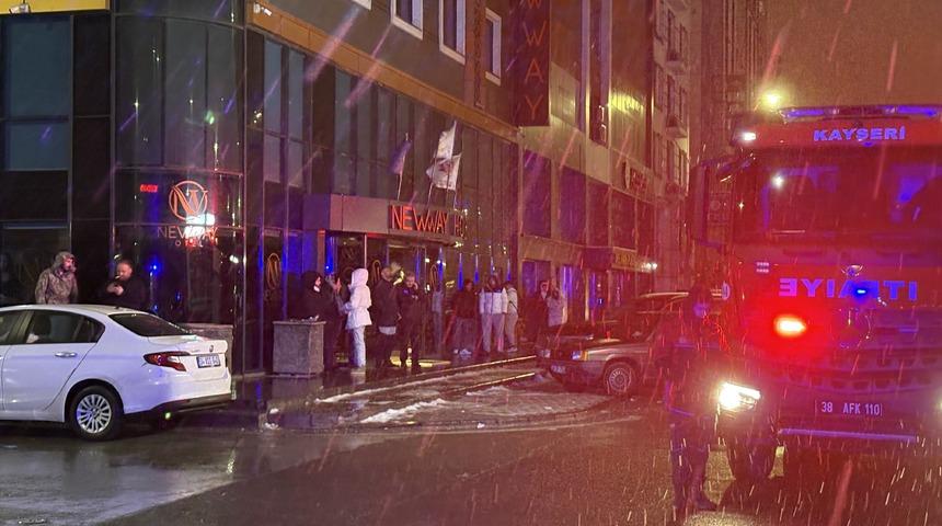 Otel bodrumunda &ccedil;ıkan yangın paniğe neden oldu