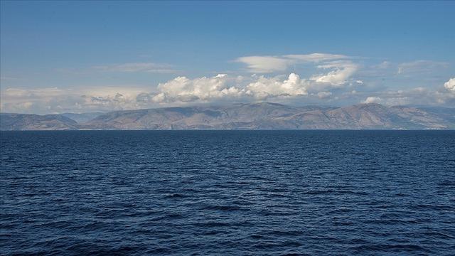 Yunanistan'dan Türkiye'ye 12 mil tehdidi
