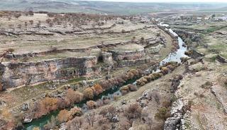 1 milyon yıl &ouml;nce oluşumu tamamlanmış! Dronla g&ouml;r&uuml;nt&uuml;lendi