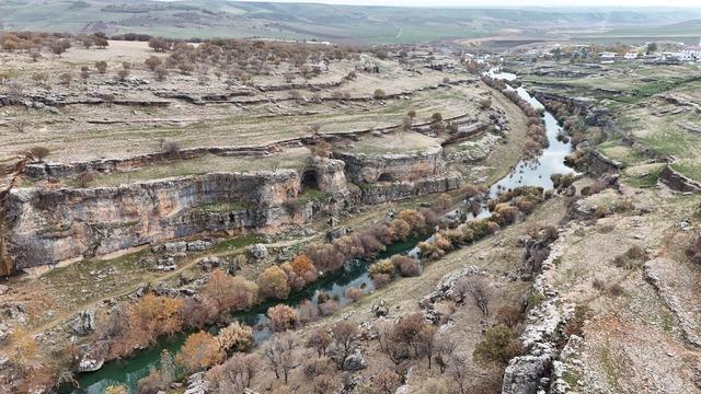 1 milyon yıl &ouml;nce oluşumu tamamlanmış! Dronla g&ouml;r&uuml;nt&uuml;lendi