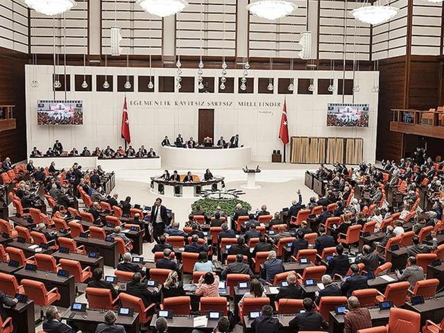 CHP listesinden se&ccedil;ilmişti! Bir vekil transferi daha...