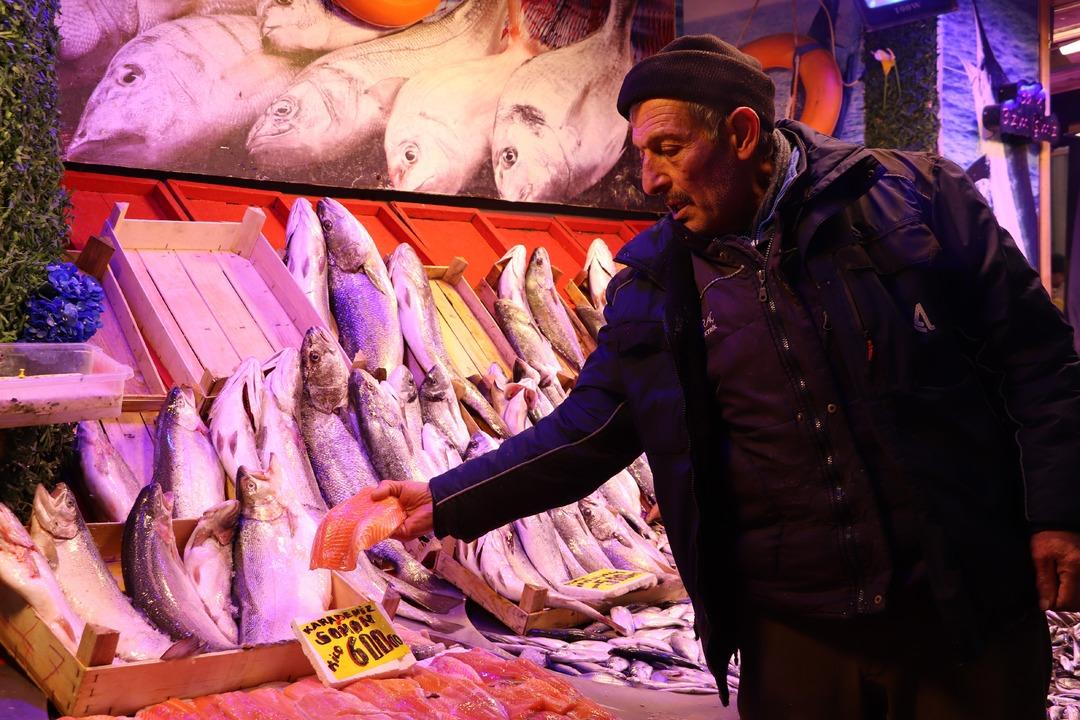 En lezzetli balık nasıl pişer? Soğuk hava, balık tezgahlarını da etkiledi! 1