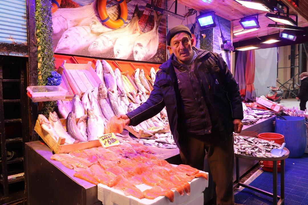 En lezzetli balık nasıl pişer? Soğuk hava, balık tezgahlarını da etkiledi! 4