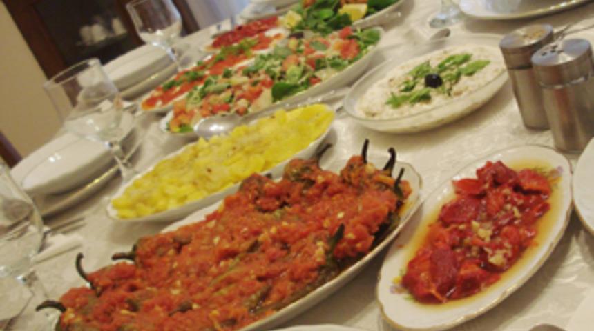 4 kişilik bir ailenin iftar sofrasının maliyeti 74 lira