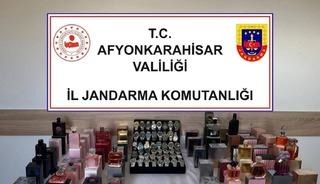 Jandarma ka&ccedil;ak parf&uuml;m ve kol saati ele ge&ccedil;irdi