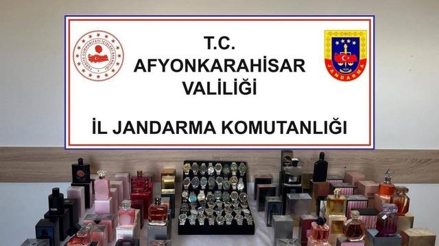 Jandarma kaçak parfüm ve kol saati ele geçirdi