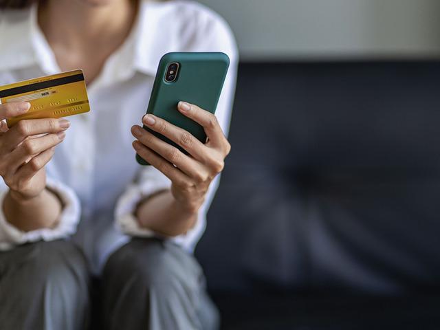 G&uuml;mr&uuml;ks&uuml;z alışveriş devri kapandı fırsat&ccedil;ılar zam yaptı! Bakanlık ge&ccedil;it vermedi