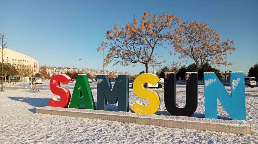 Samsun&rsquo;da buzlanma ve don uyarısı: S&uuml;r&uuml;c&uuml;lere &rsquo;dikkat&rsquo; &ccedil;ağrısı