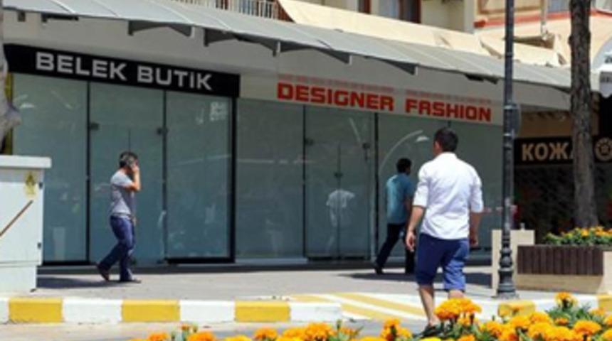 Antalya'da esnaf kepenk kapattı!
