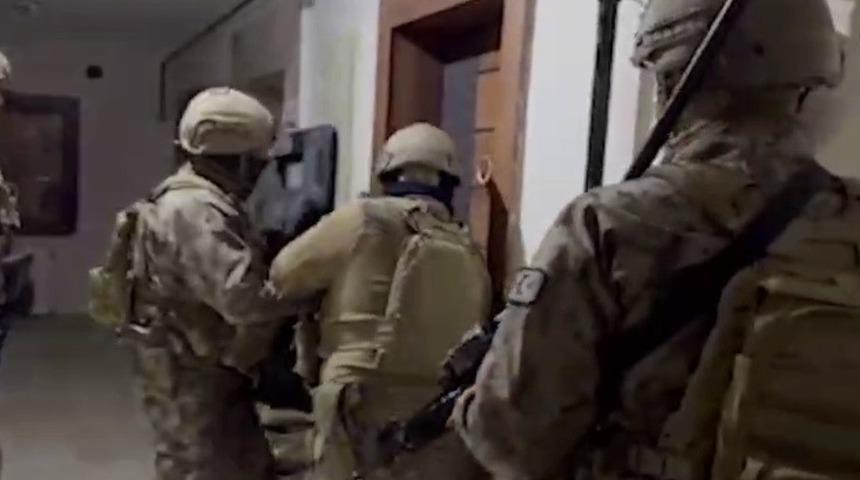 Adıyaman&rsquo;da silah operasyonu: 7 g&ouml;zaltı