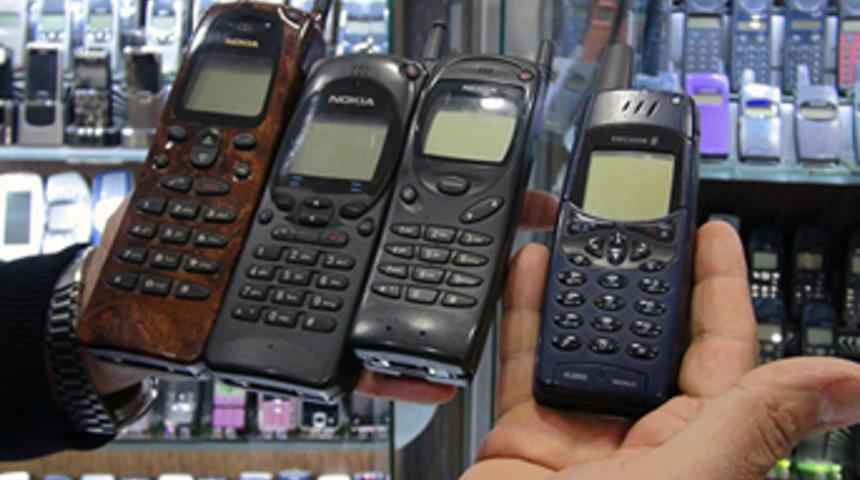 Eski telefonların içinden altın çıkıyor